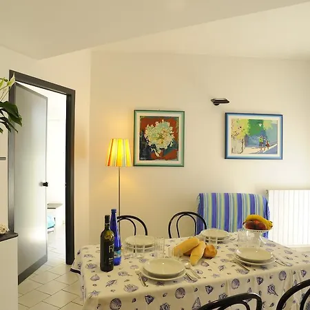 מלון דירות Mediterranee 4*