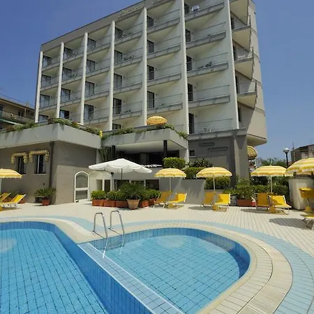 מלון דירות Mediterranee 4*