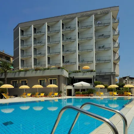 מלון דירות Mediterranee 4*